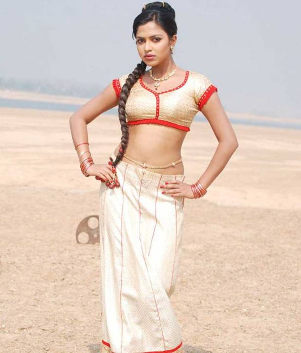 South Indian Actress Amala Paul navel photos hot collection ever