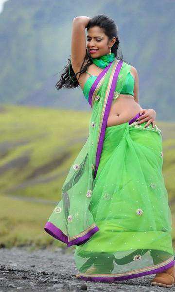 Amala paul sexy in Green saree exposed her hot Slim navel